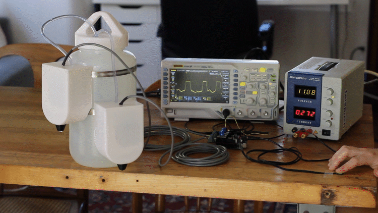 <p>Operating demonstration, pulse sensor output is displayed next to operating drippers.</p>